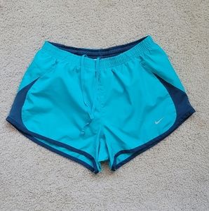 Nike running 🏃‍♀️ shorts Small